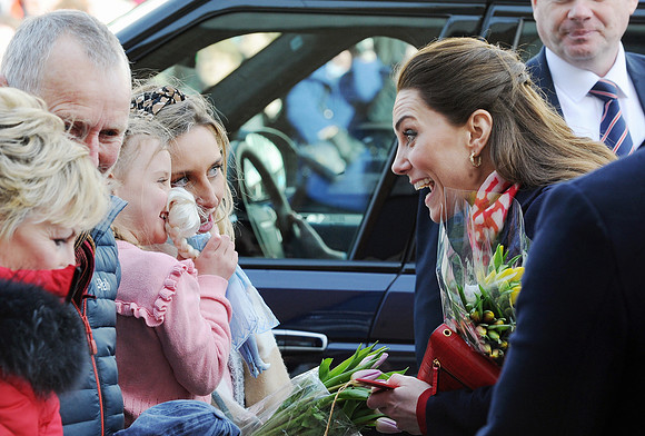 Delighted by the children who greeted her, this Royal Family photography captures the then Duchess of Cambridge in Mumbles in Swansea in 2020.  She became Princess of Wales after the death of Her Maje